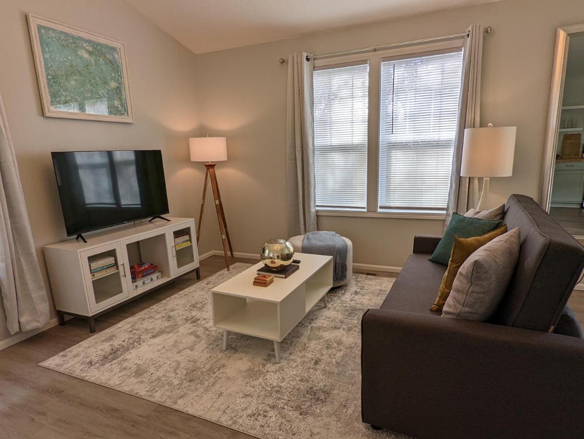 Contemporary 2-Bedroom Close To Downtown, Dining 尤金 外观 照片