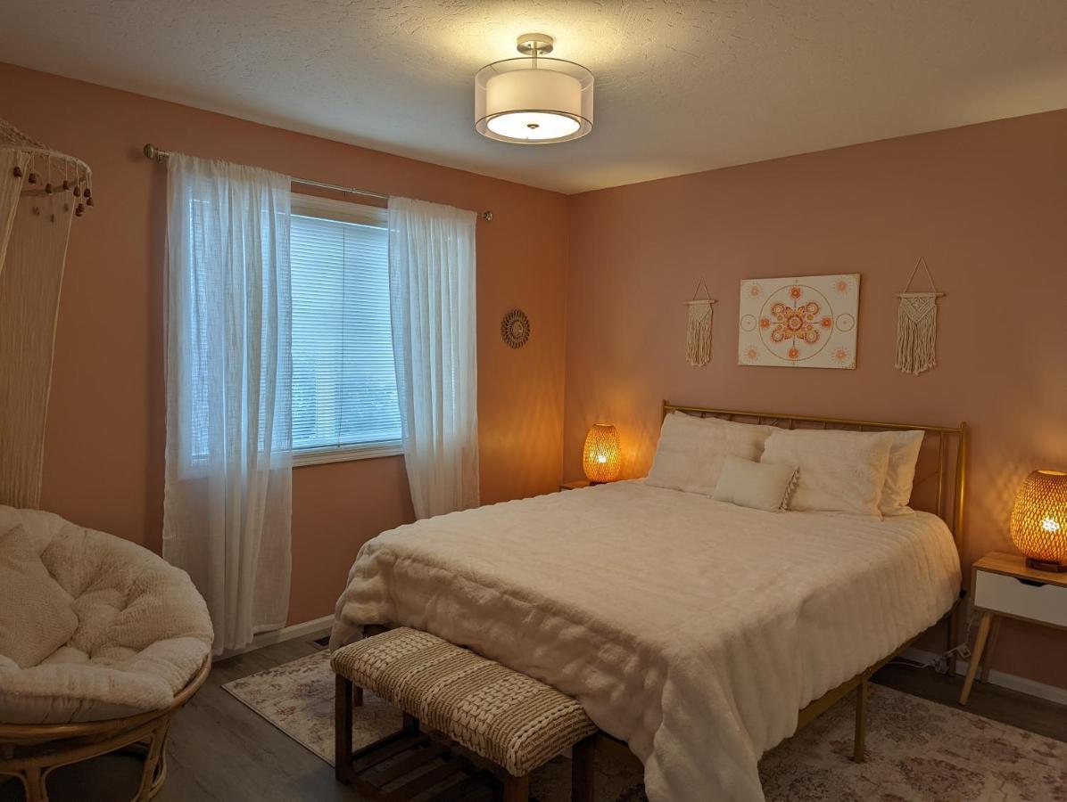 Contemporary 2-Bedroom Close To Downtown, Dining 尤金 外观 照片