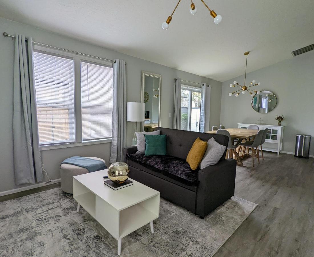 Contemporary 2-Bedroom Close To Downtown, Dining 尤金 外观 照片