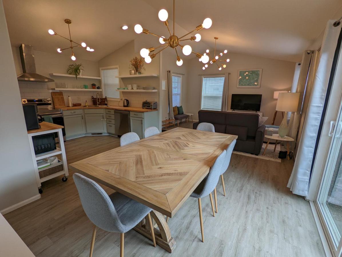 Contemporary 2-Bedroom Close To Downtown, Dining 尤金 外观 照片