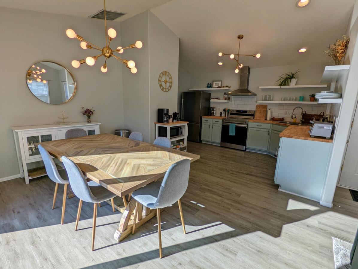 Contemporary 2-Bedroom Close To Downtown, Dining 尤金 外观 照片