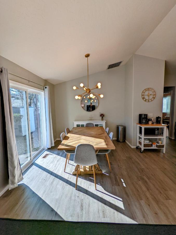 Contemporary 2-Bedroom Close To Downtown, Dining 尤金 外观 照片