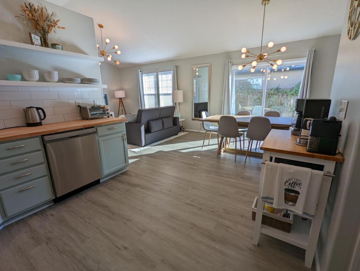 Contemporary 2-Bedroom Close To Downtown, Dining 尤金 外观 照片